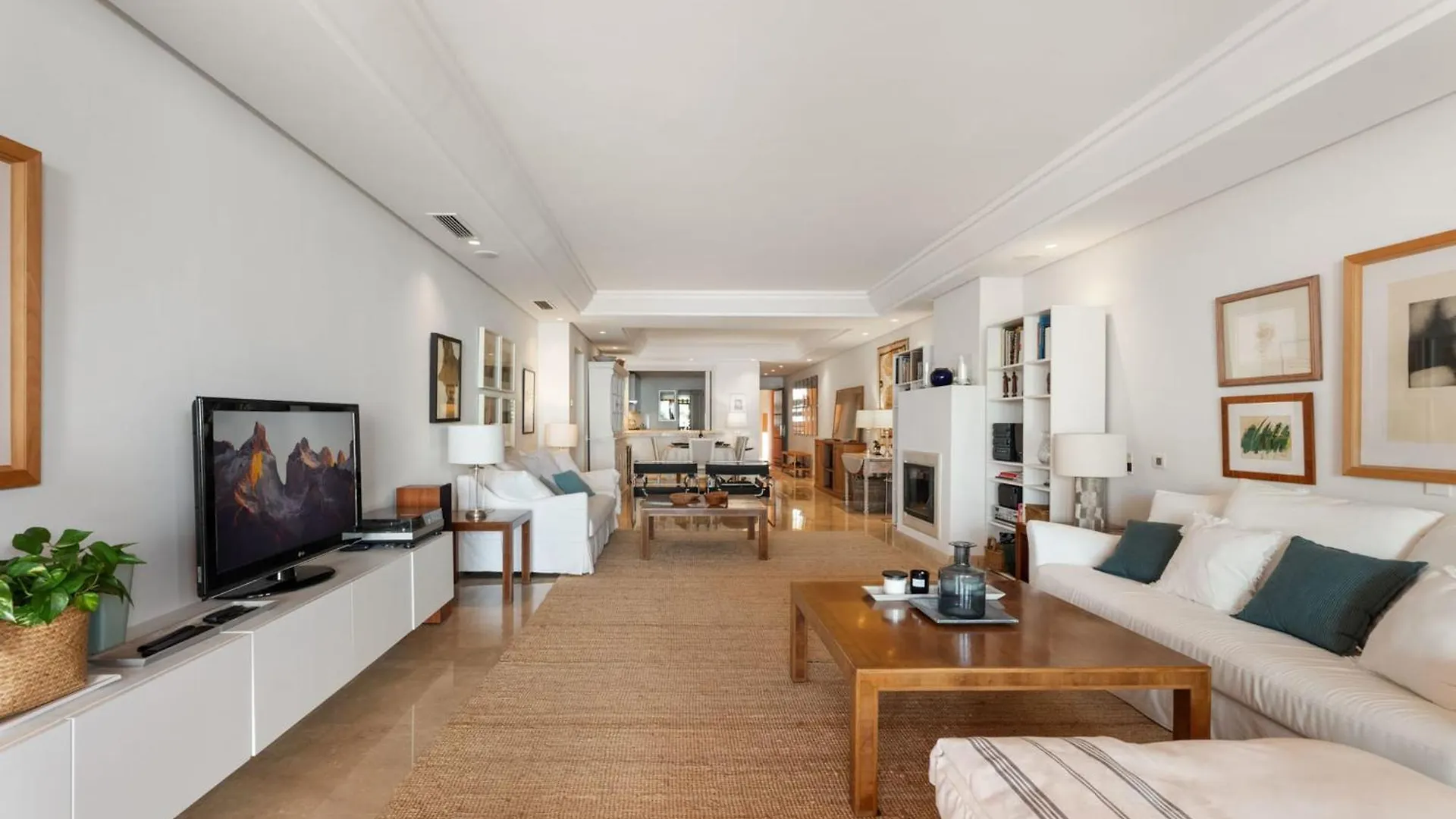 Exclusive 1 Line Beach Apartment In Marbella With Panoramic Views 0*,  Spanyolország
