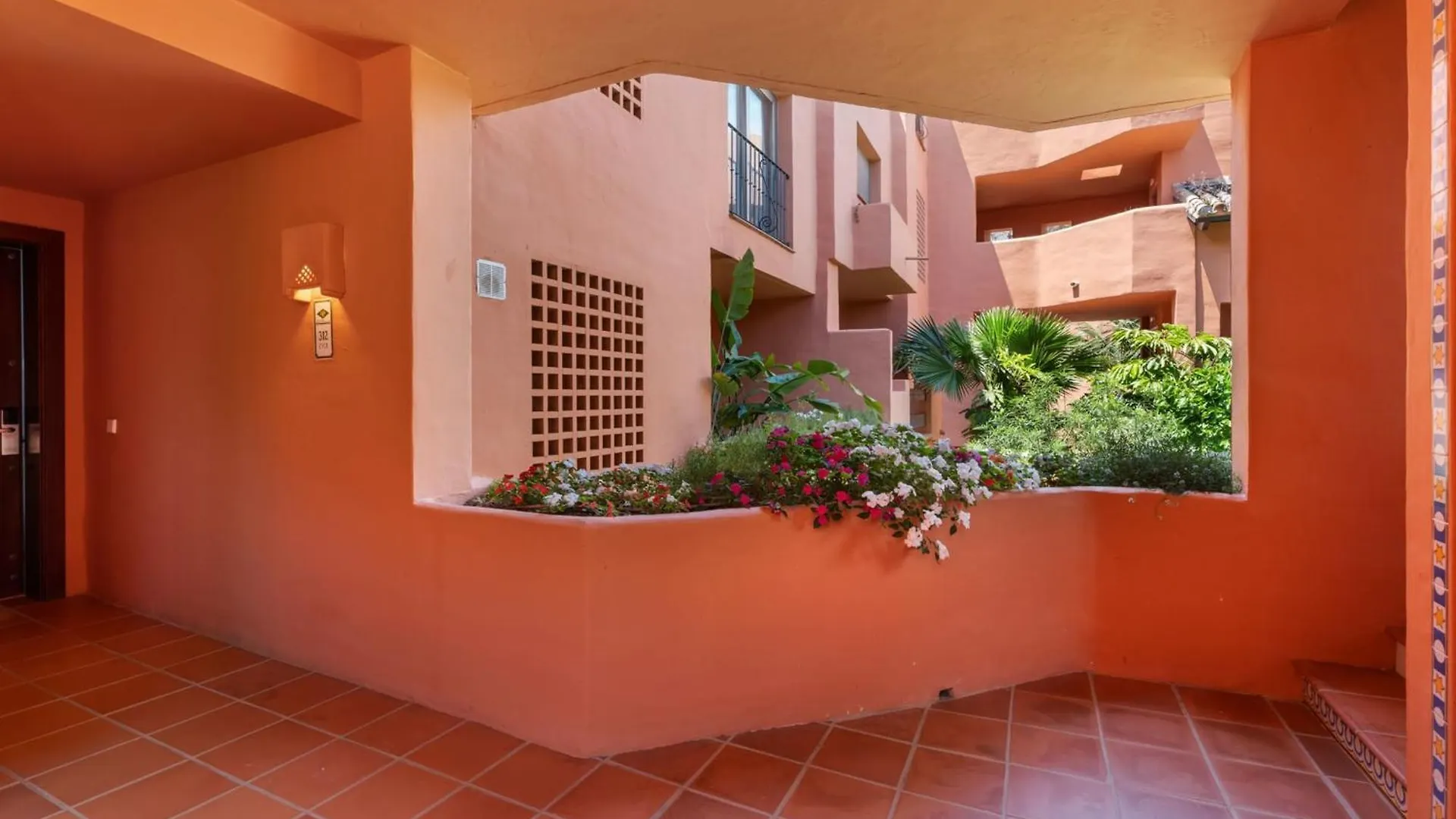 Exclusive 1 Line Beach Apartment In Marbella With Panoramic Views 0*,  Spanyolország