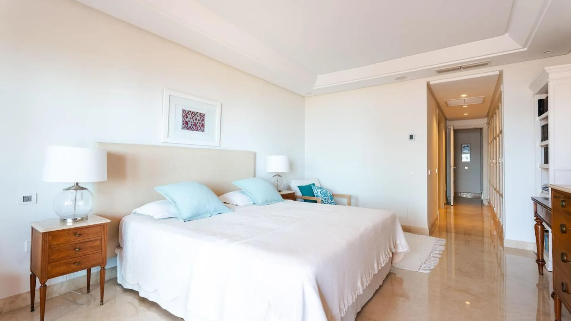 Exclusive 1 Line Beach Apartment In Marbella With Panoramic Views