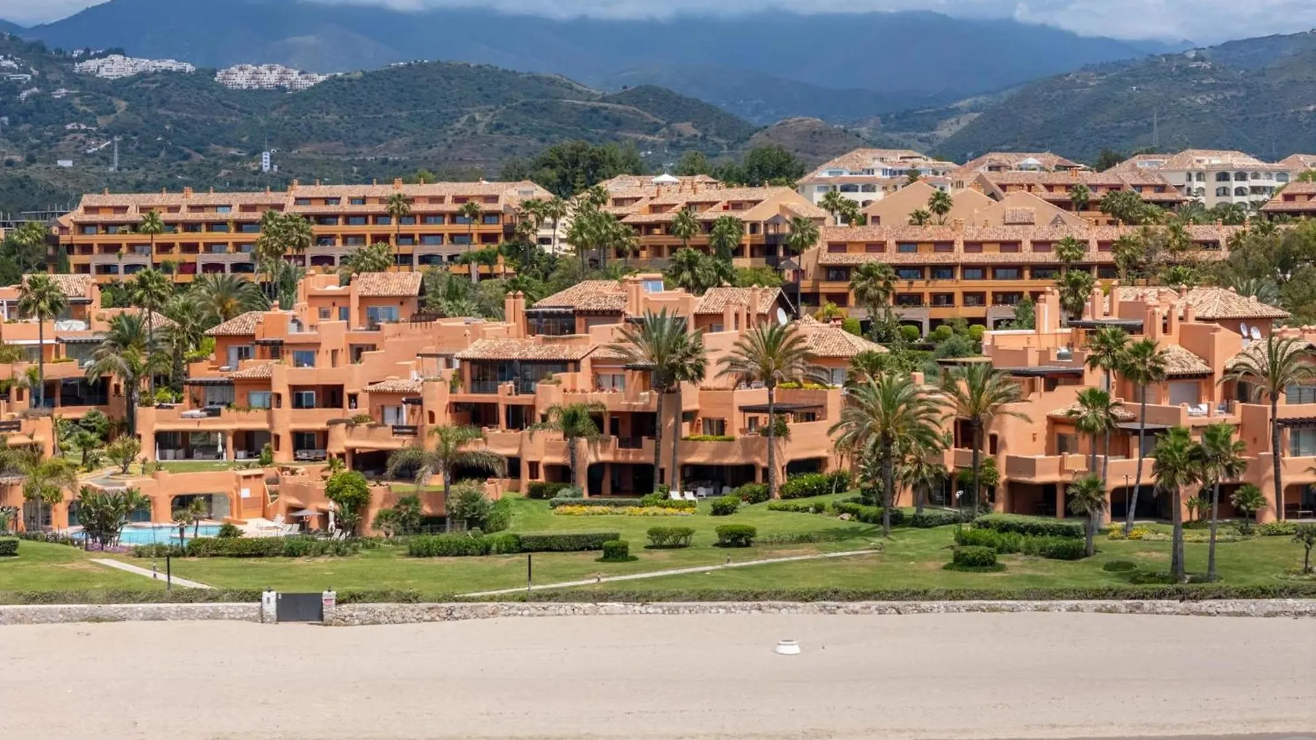 Exclusive 1 Line Beach Apartment In Marbella With Panoramic Views Spanyolország