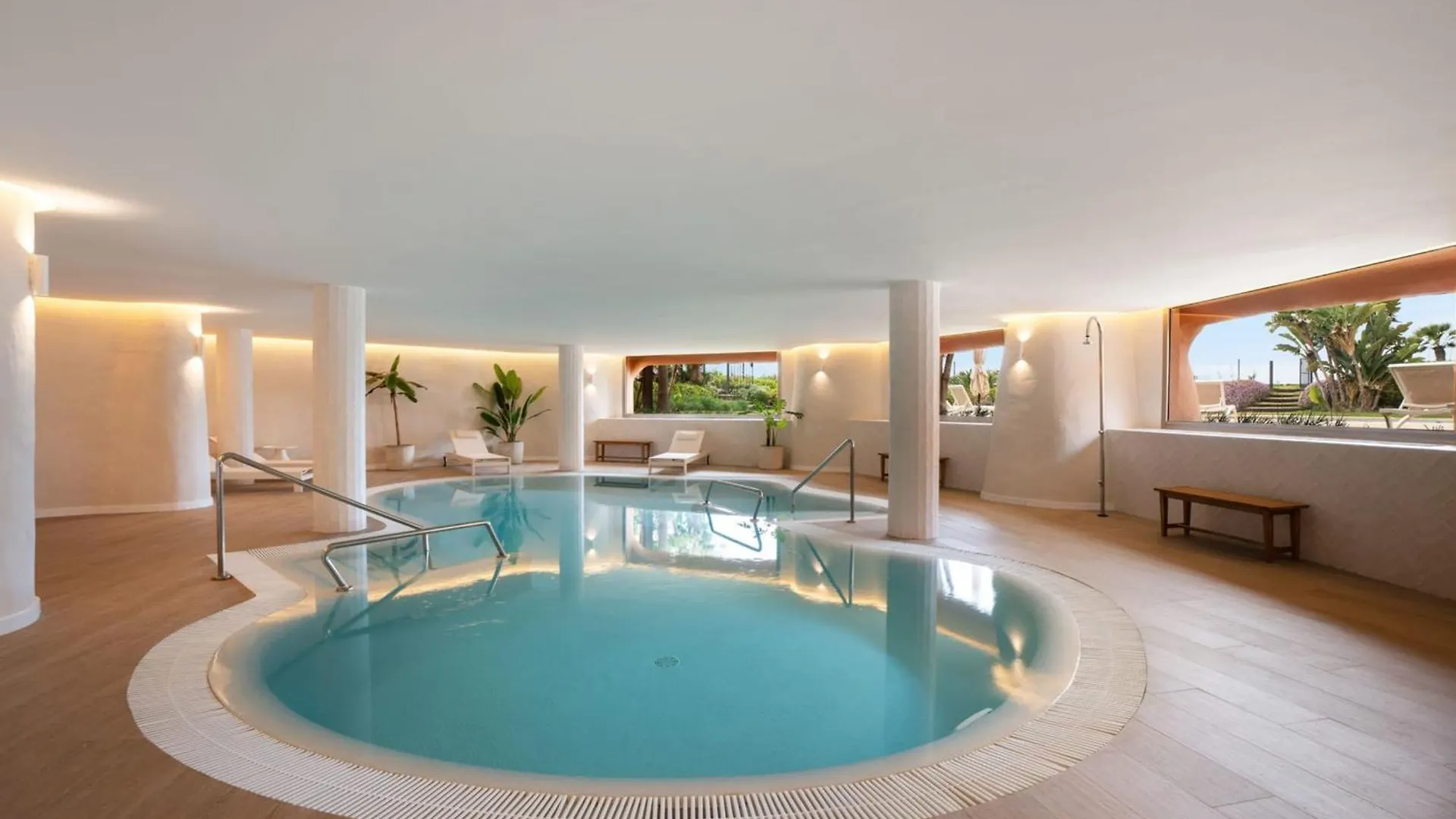 Exclusive 1 Line Beach Apartment In Marbella With Panoramic Views 0*,  Spanyolország