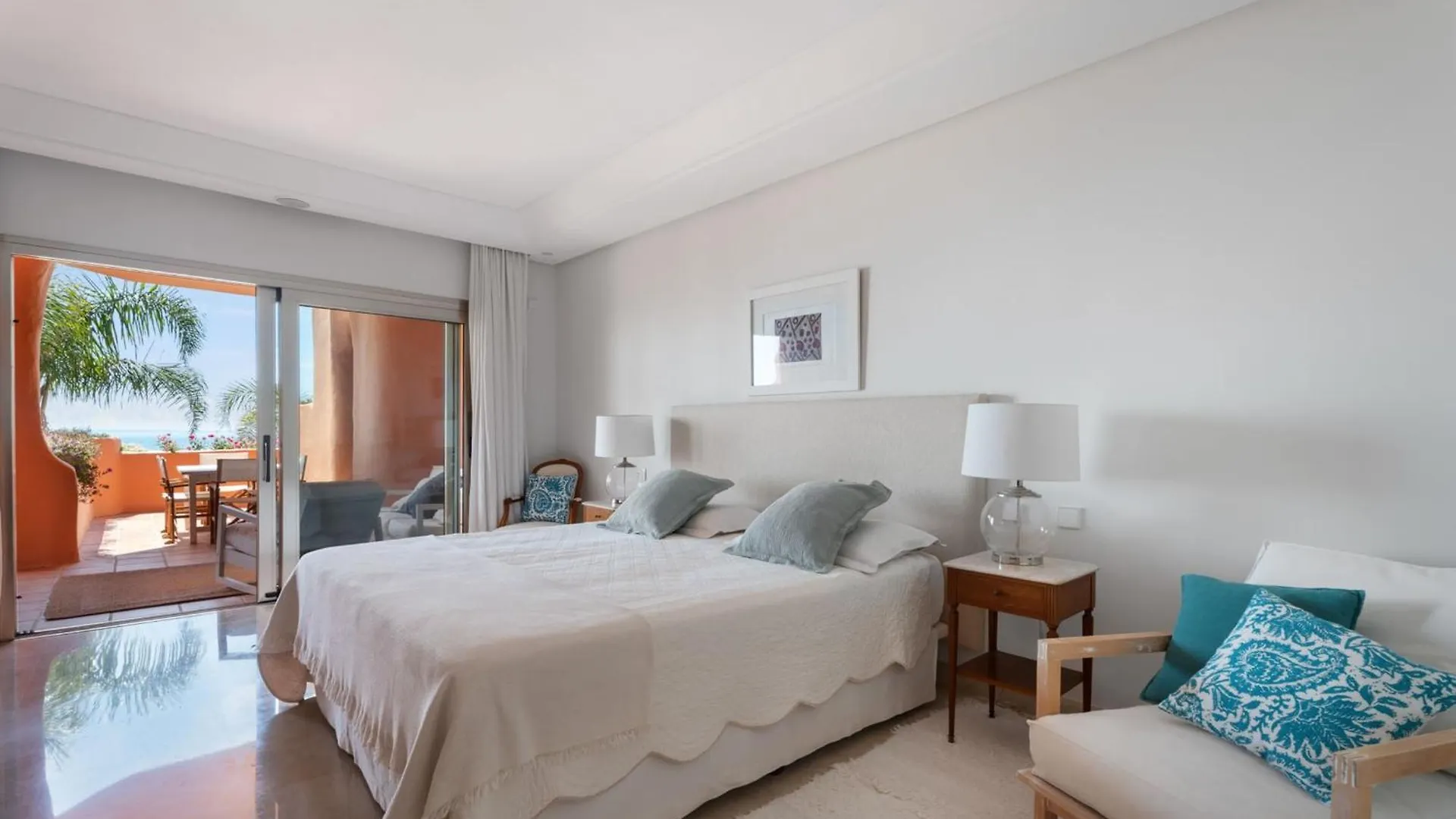 Exclusive 1 Line Beach Apartment In Marbella With Panoramic Views