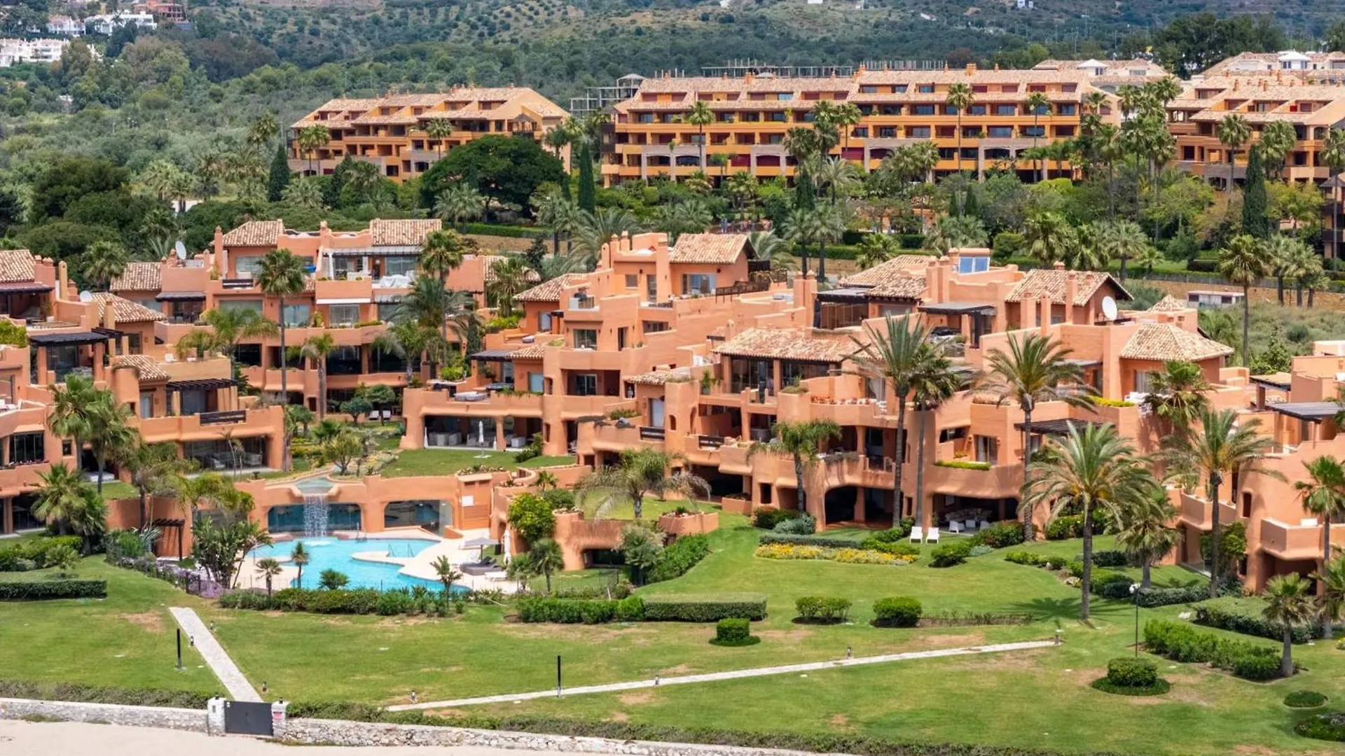 Exclusive 1 Line Beach Apartment In Marbella With Panoramic Views