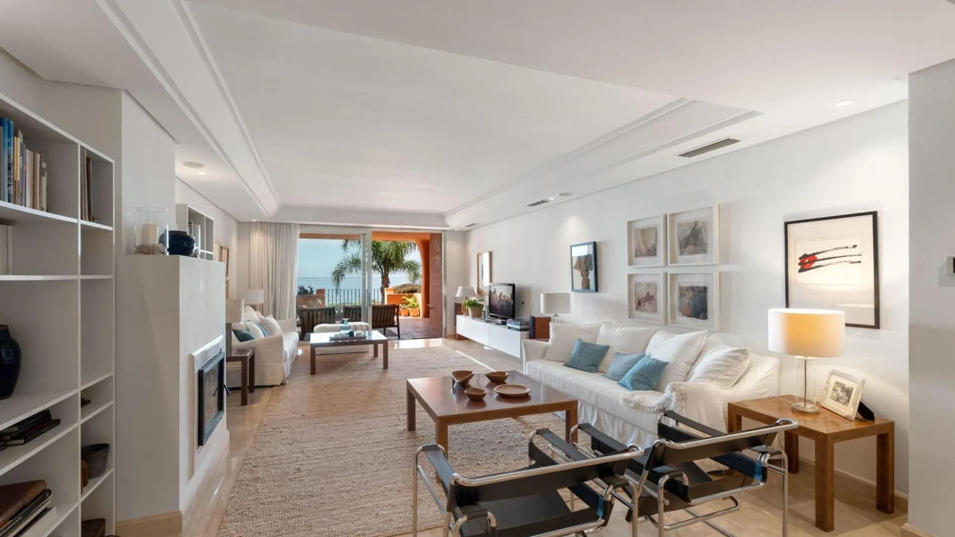 Exclusive 1 Line Beach Apartment In Marbella With Panoramic Views Spanien