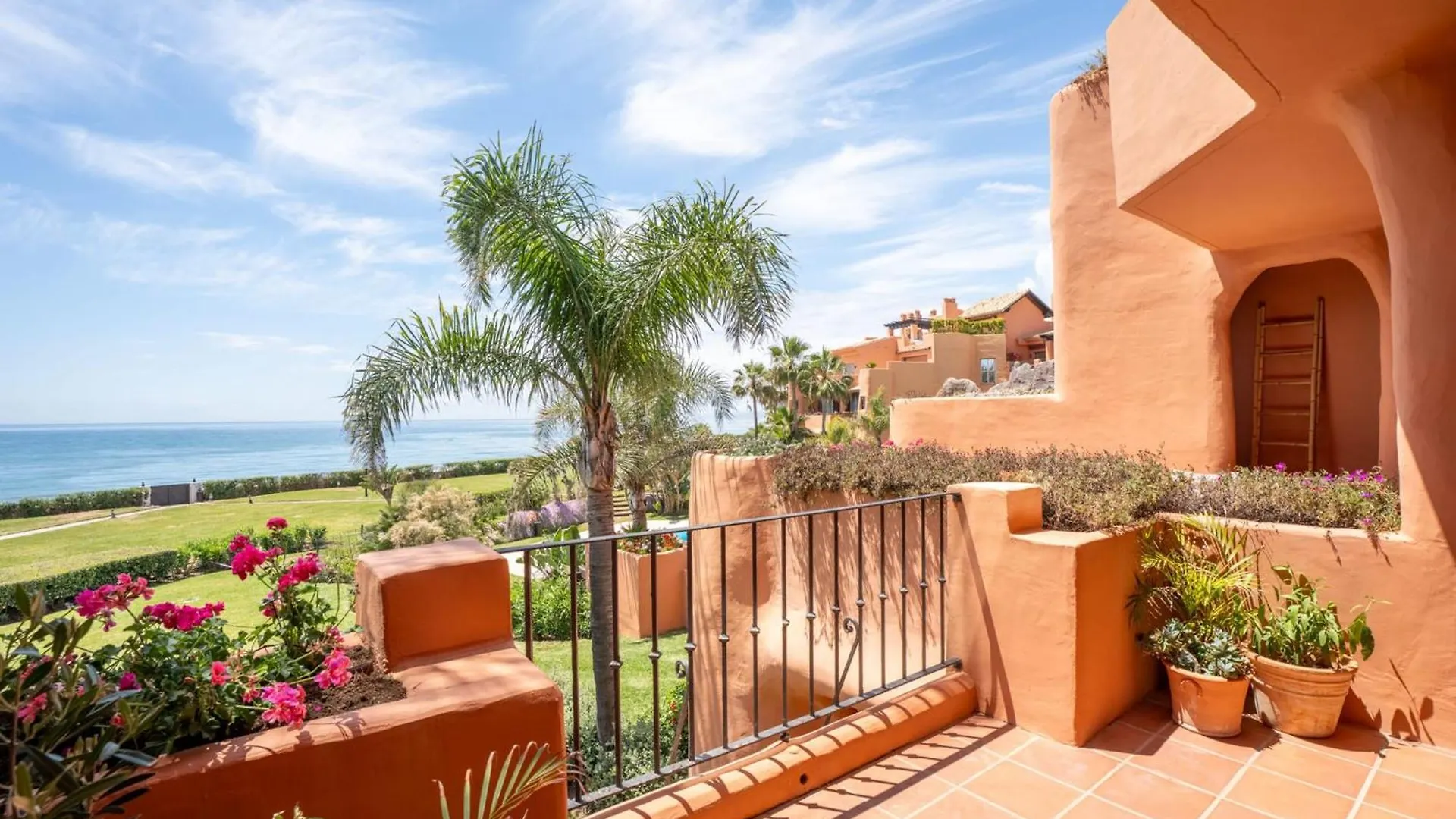 Exclusive 1 Line Beach Apartment In Marbella With Panoramic Views