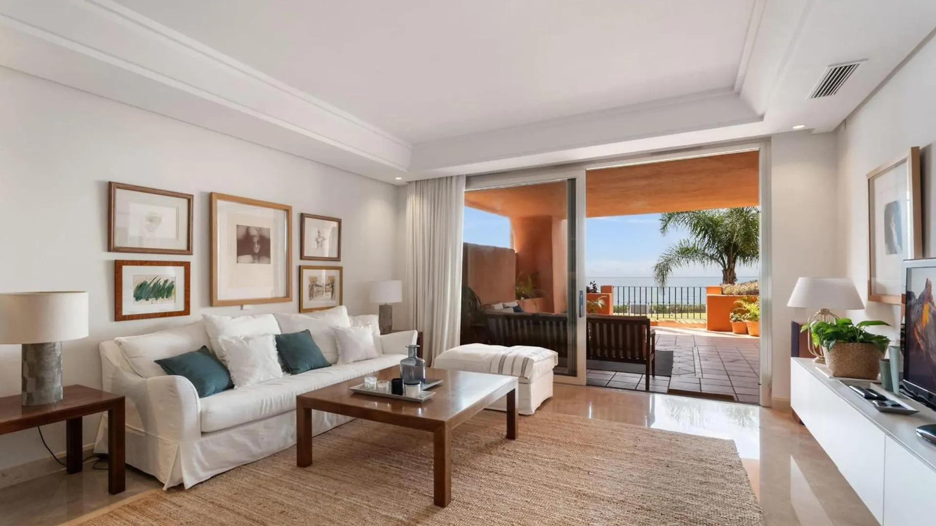 Exclusive 1 Line Beach Apartment In Marbella With Panoramic Views