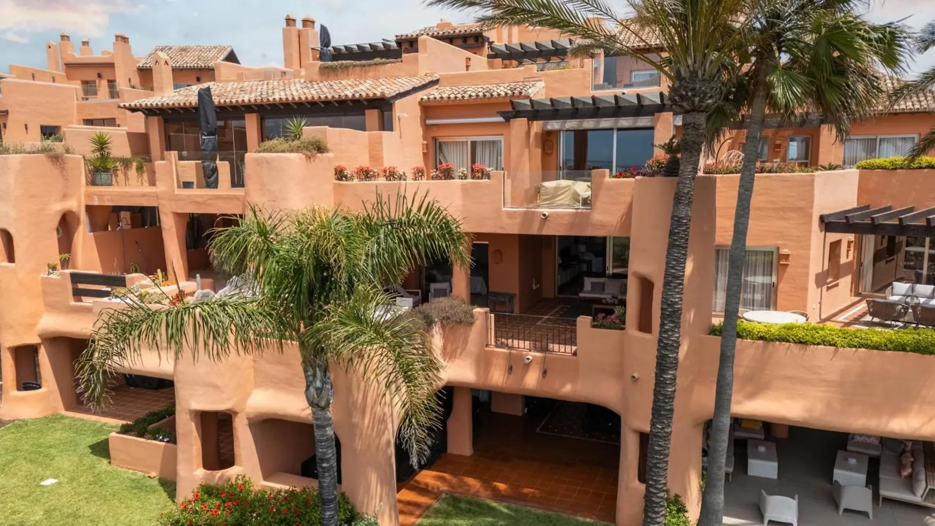 Exclusive 1 Line Beach Apartment In Marbella With Panoramic Views Spanien