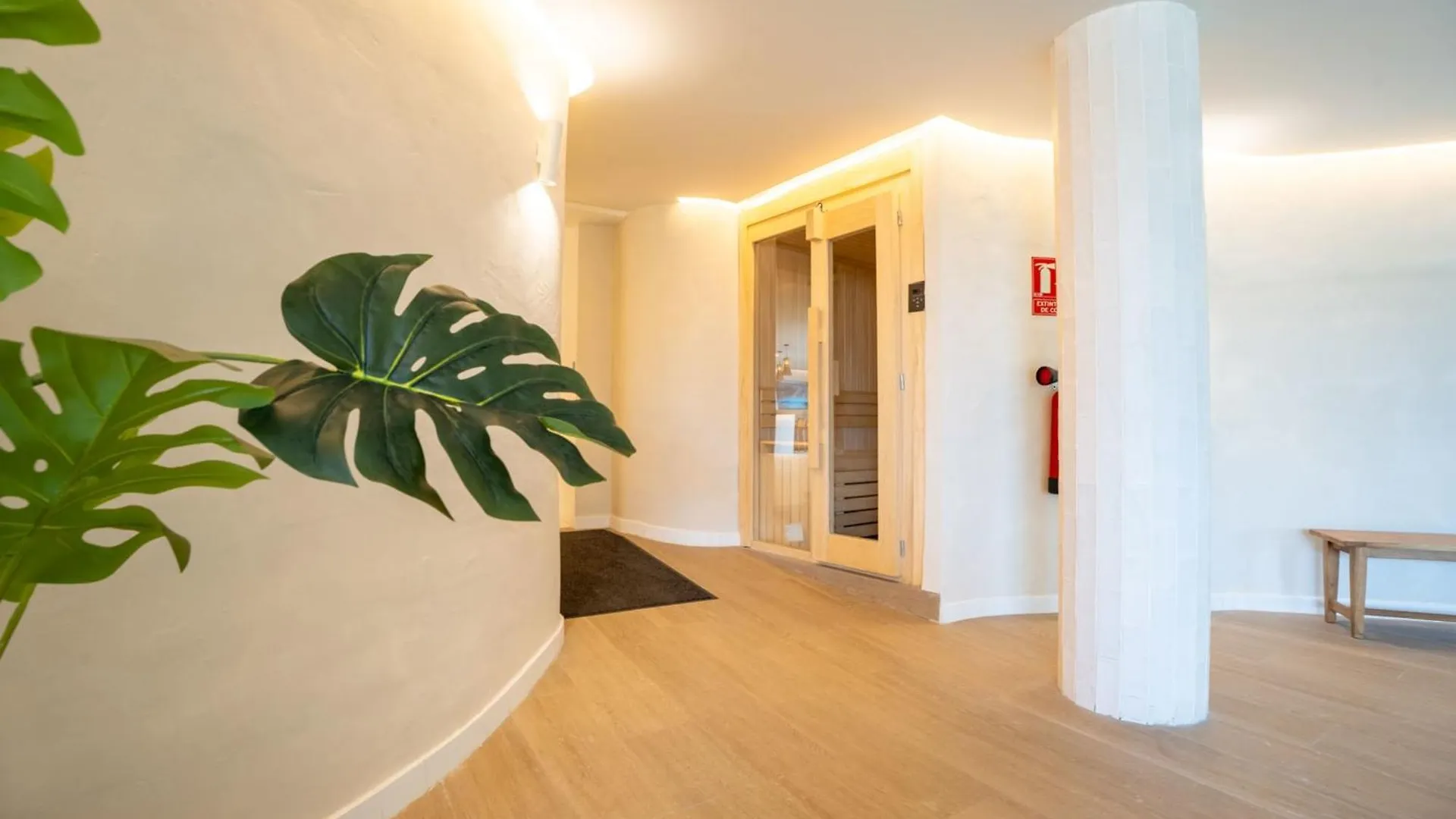 Exclusive 1 Line Beach Apartment In Marbella With Panoramic Views Spanien